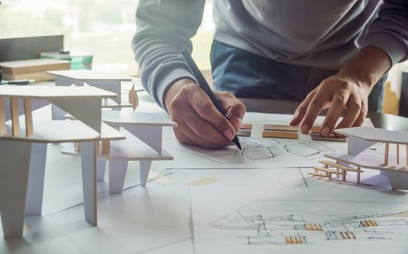 Plano arquitectónico de casa residencial diseñada para construcción con paneles SIP