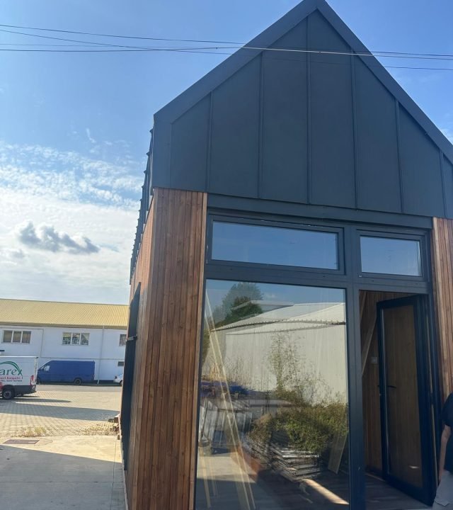 Casa moderna de alta eficiencia energética construida con paneles SIP estructurales
